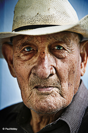 Learn more about the the American Farmer Photo Contest at the Darkroom Gallery online!
